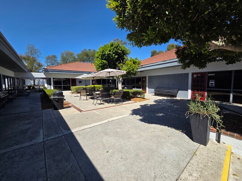 6507 E Serrano Ave, Anaheim, CA à louer - Photo de l’immeuble – Image 2 sur 13