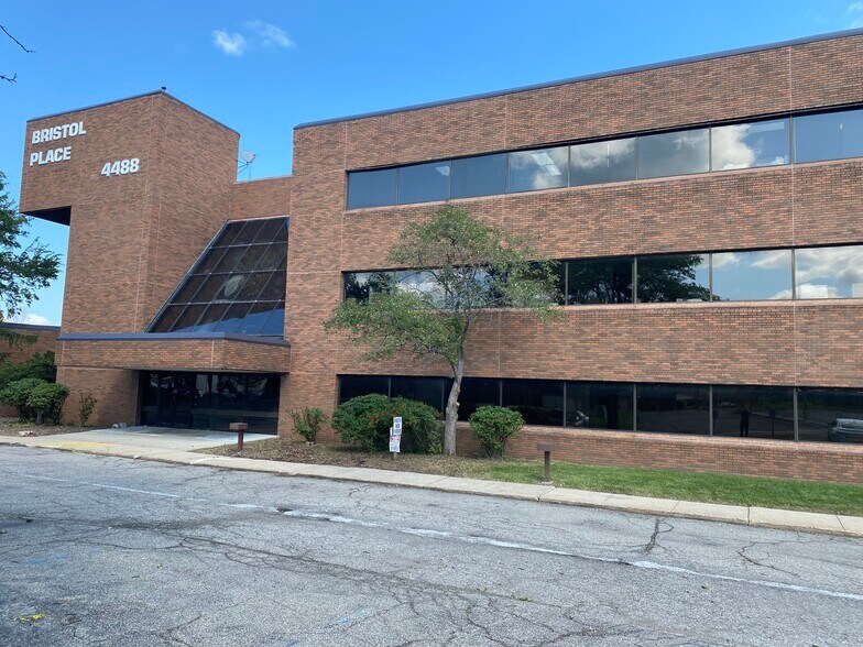 4488 W Bristol Rd, Flint, MI à louer - Photo de l’immeuble – Image 2 sur 20