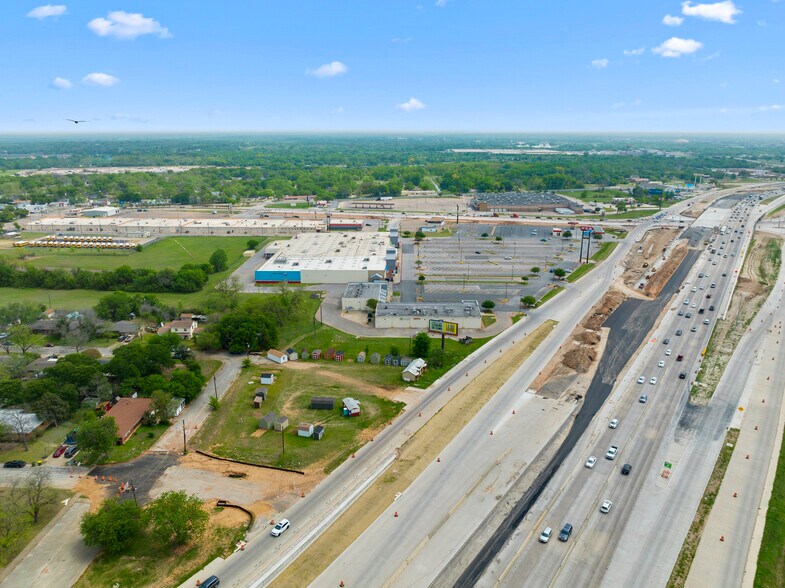 N I-35, Waco, TX à vendre - Photo de l’immeuble – Image 2 sur 4