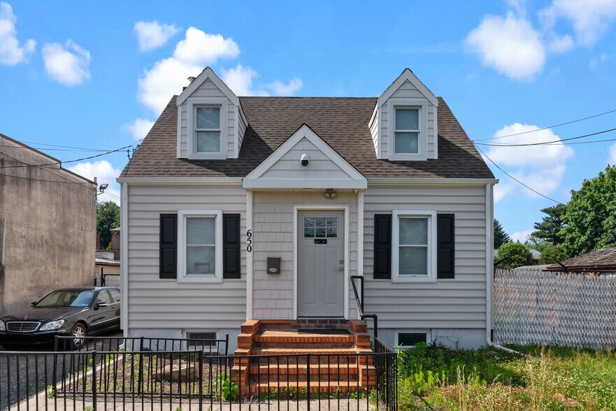 650 W Bridge St portefeuille de 2 biens à vendre sur LoopNet.fr - Photo de l’immeuble – Image 3 sur 36