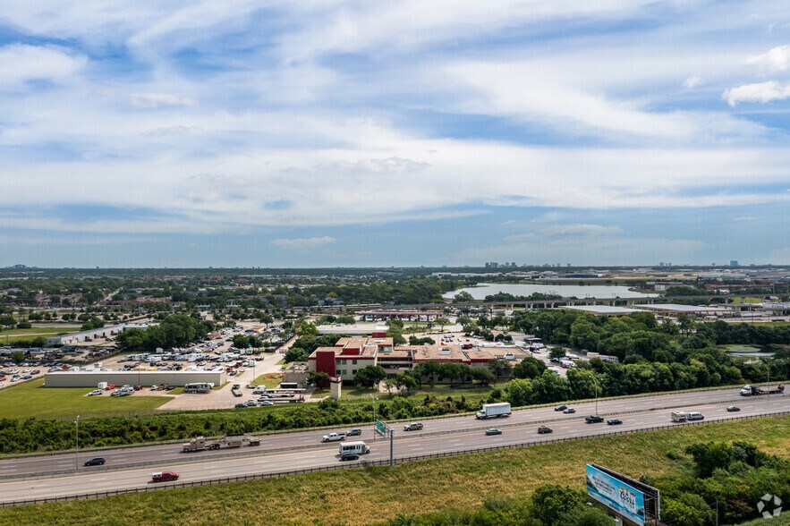 9713 Harry Hines Blvd, Dallas, TX à louer - Aérien – Image 2 sur 2