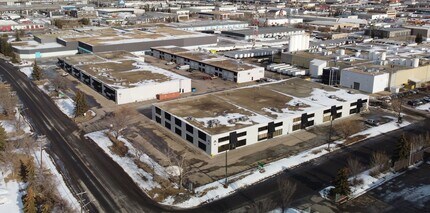 16204-16240 116 Av NW, Edmonton, AB à louer Photo de l’immeuble– Image 2 sur 10