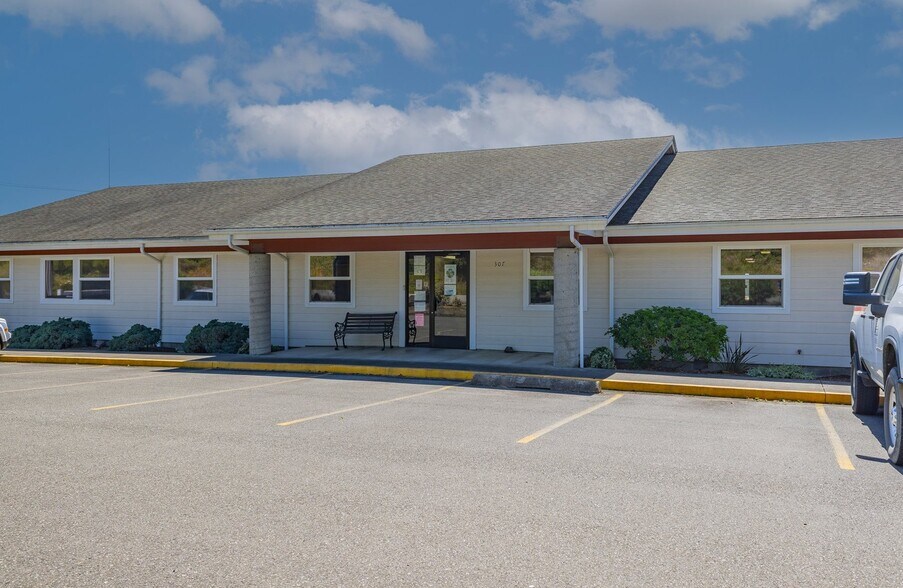 307 Highway 42 E, Coquille, OR à vendre - Photo de l’immeuble – Image 2 sur 44