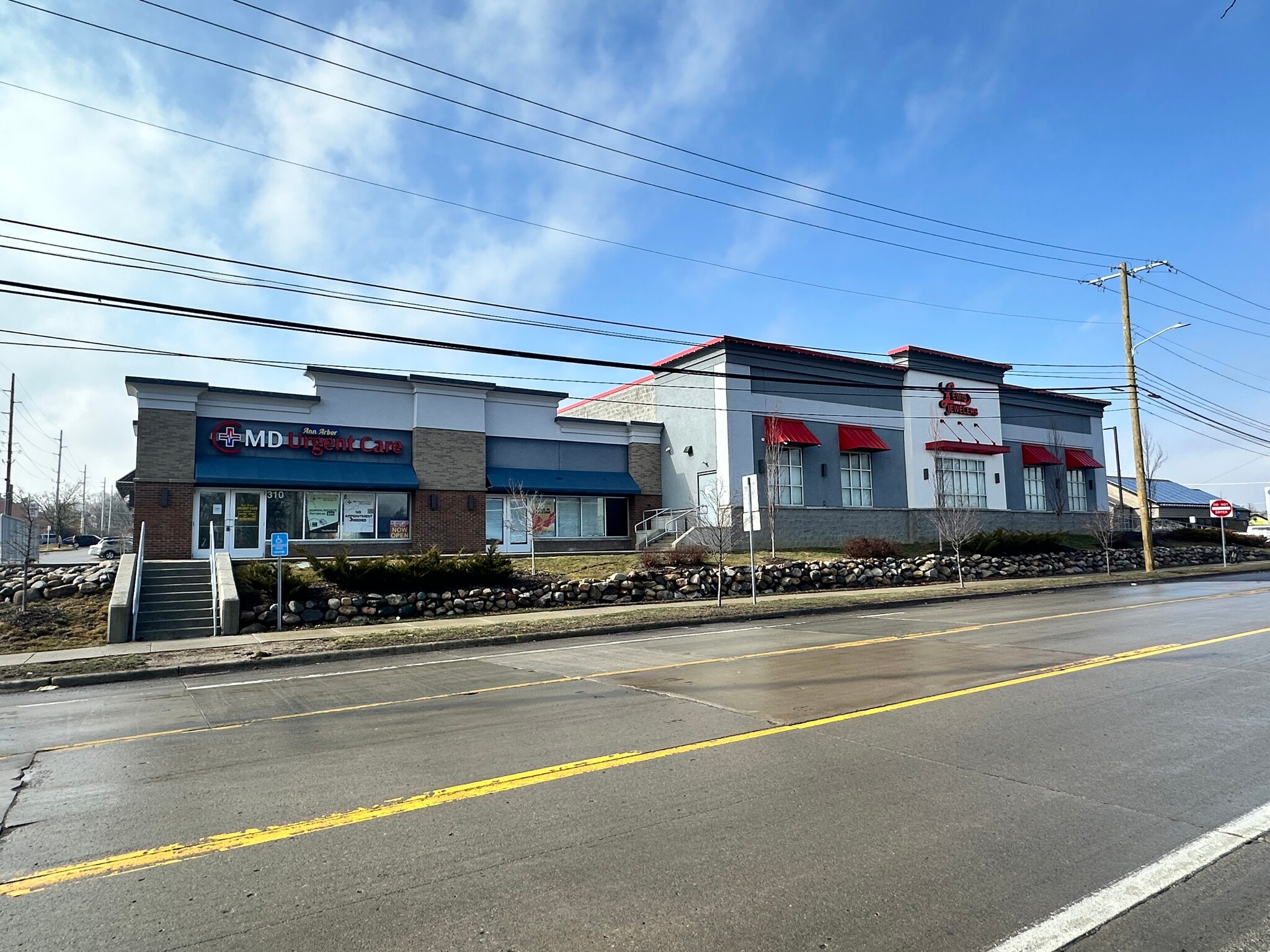 300 S Maple Rd, Ann Arbor, MI à louer Photo de l’immeuble– Image 1 sur 3