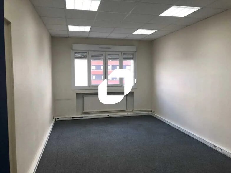 Bureau dans Le Plessis-Bouchard à louer - Photo intérieure – Image 2 sur 10