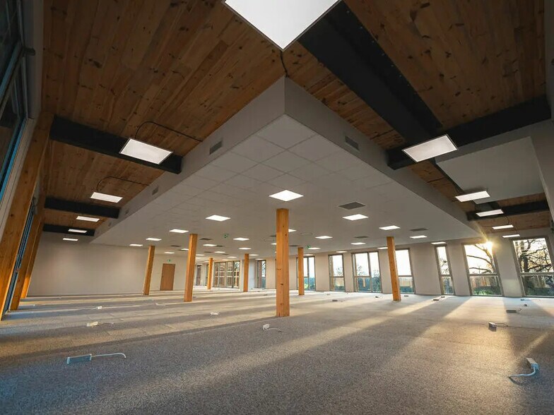 Bureau dans Saint-Jacques-De-La-Lande à louer - Photo de l’immeuble – Image 2 sur 3
