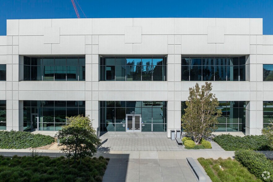 225 Gateway Blvd, South San Francisco, CA à louer - Photo de l’immeuble – Image 3 sur 7