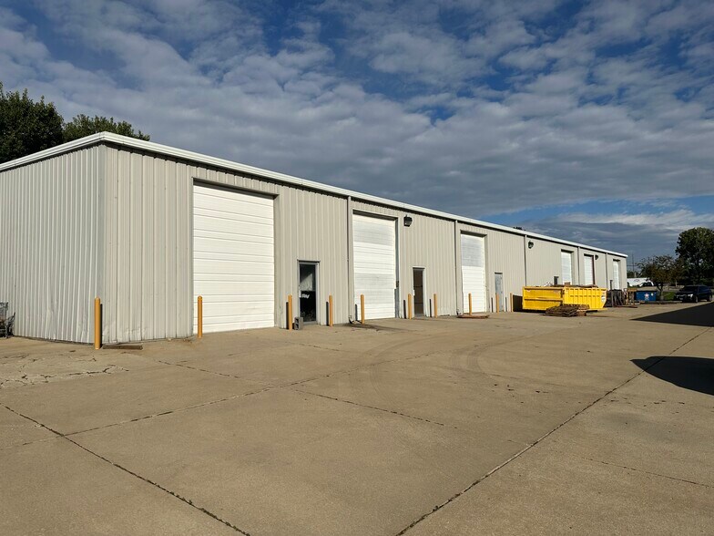 1805 Industrial Park Dr, Normal, IL à louer - Photo principale – Image 1 sur 7