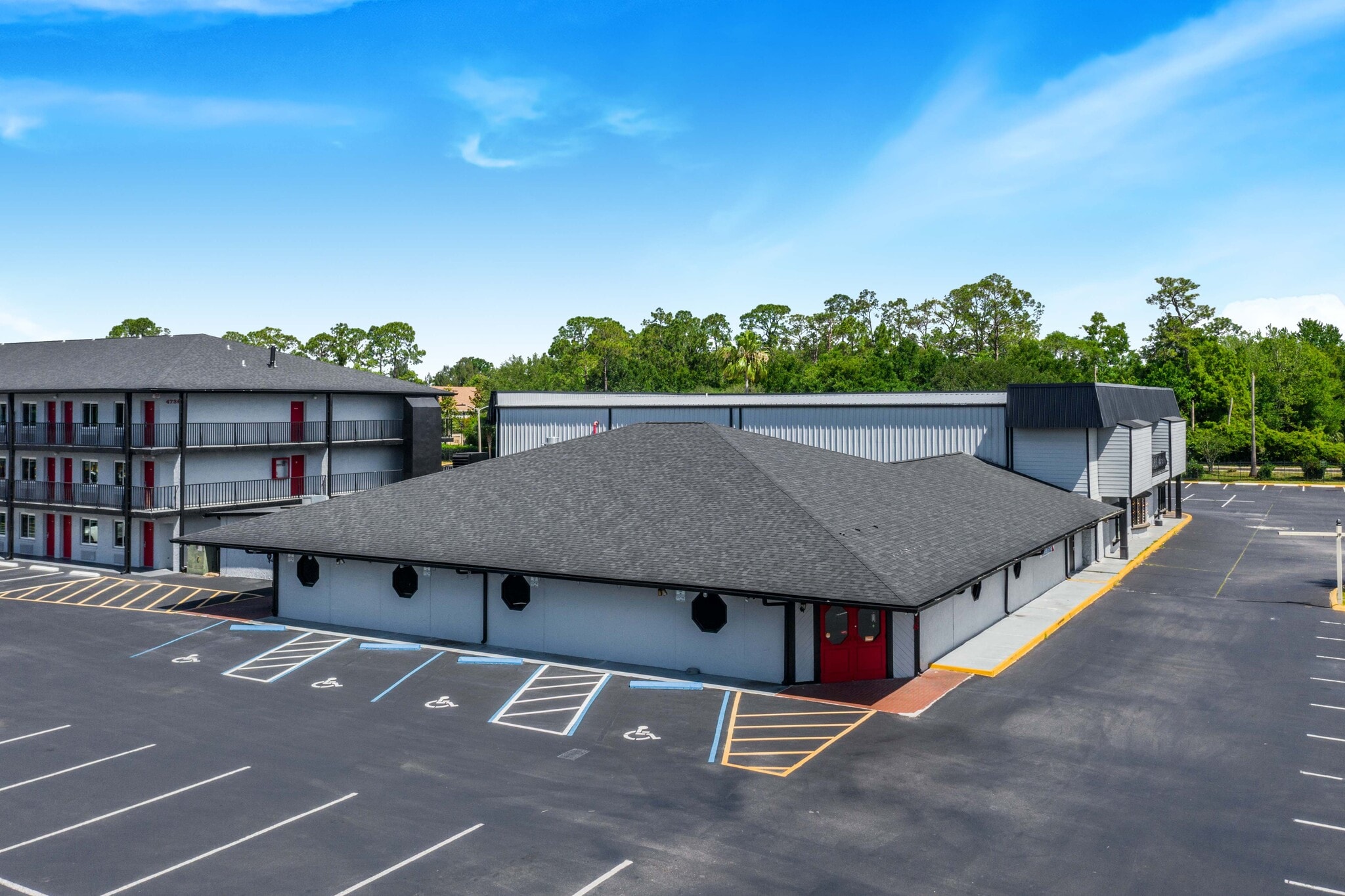 4736 W Irlo Bronson Memorial Hwy, Kissimmee, FL à louer Photo de l’immeuble– Image 1 sur 2