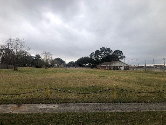 2219 Grunewald Dr, Pasadena, TX à vendre - Photo de l’immeuble – Image 2 sur 12