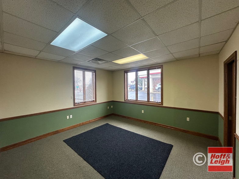 960 Graham Rd, Cuyahoga Falls, OH à louer - Photo intérieure – Image 3 sur 18