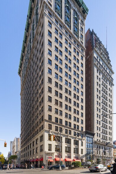 215 Park Ave S, New York, NY à louer - Photo de l’immeuble – Image 3 sur 10