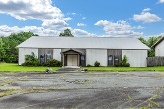 7232 Whitsett Park Rd, Whitsett, NC à louer Photo de l’immeuble– Image 1 sur 5