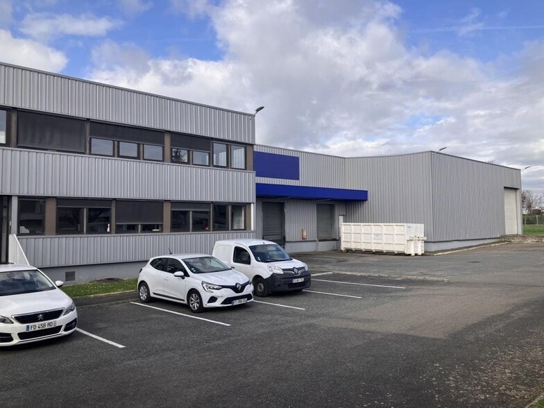 10-12 Rue De La Briqueterie, Louvres à louer - Photo de l’immeuble – Image 3 sur 6