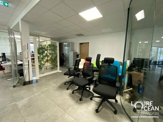 Plus de détails pour Local d'activités à louer