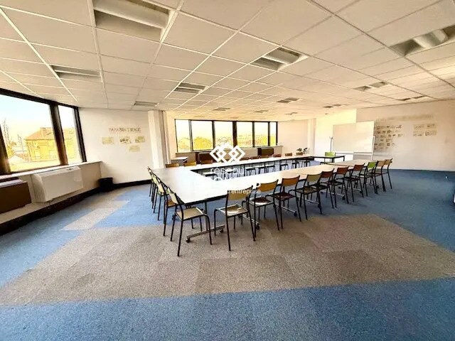 Bureau dans Argenteuil à louer - Photo de l’immeuble – Image 1 sur 2