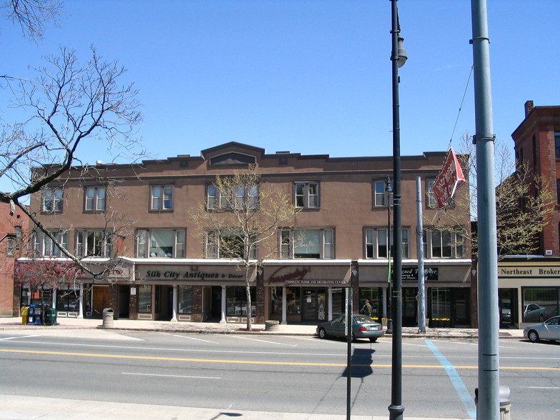 841-859 Main St, Manchester, CT à louer - Photo de l’immeuble – Image 1 sur 1