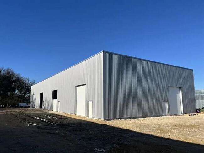 Plus de détails pour Local d'activités à louer