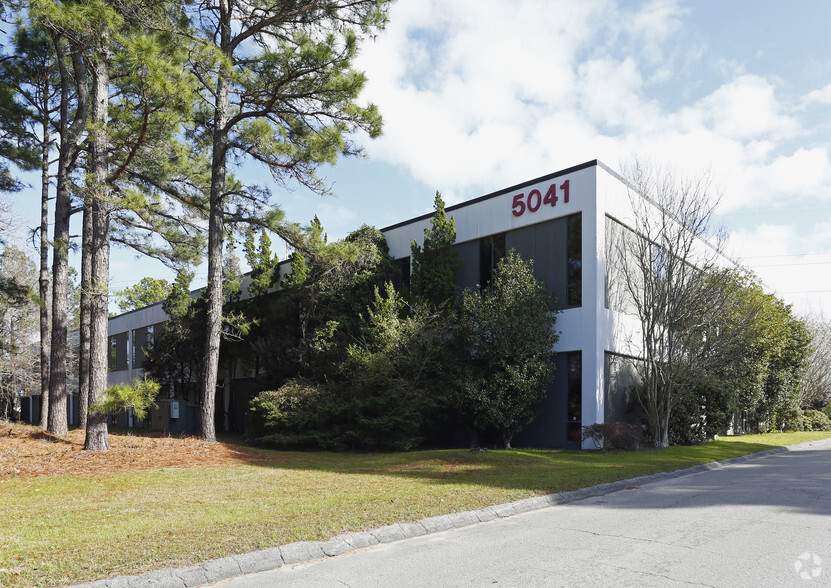 5041 New Centre Dr, Wilmington, NC à louer - Photo de l’immeuble – Image 1 sur 15