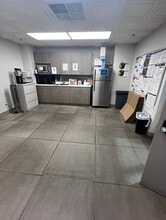 137-141 W Commercial Ave, Moonachie, NJ à louer Photo intérieure– Image 1 sur 11