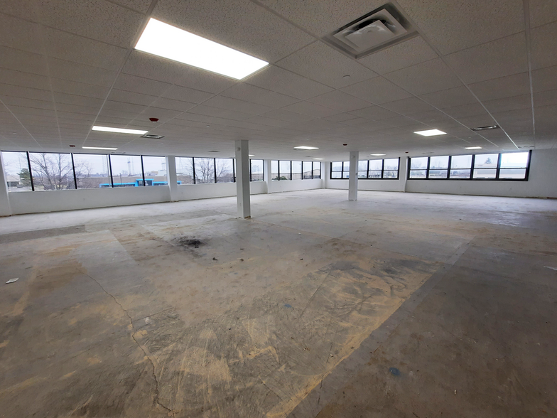 7801 N Central Dr, Lewis Center, OH à louer - Photo intérieure – Image 2 sur 11