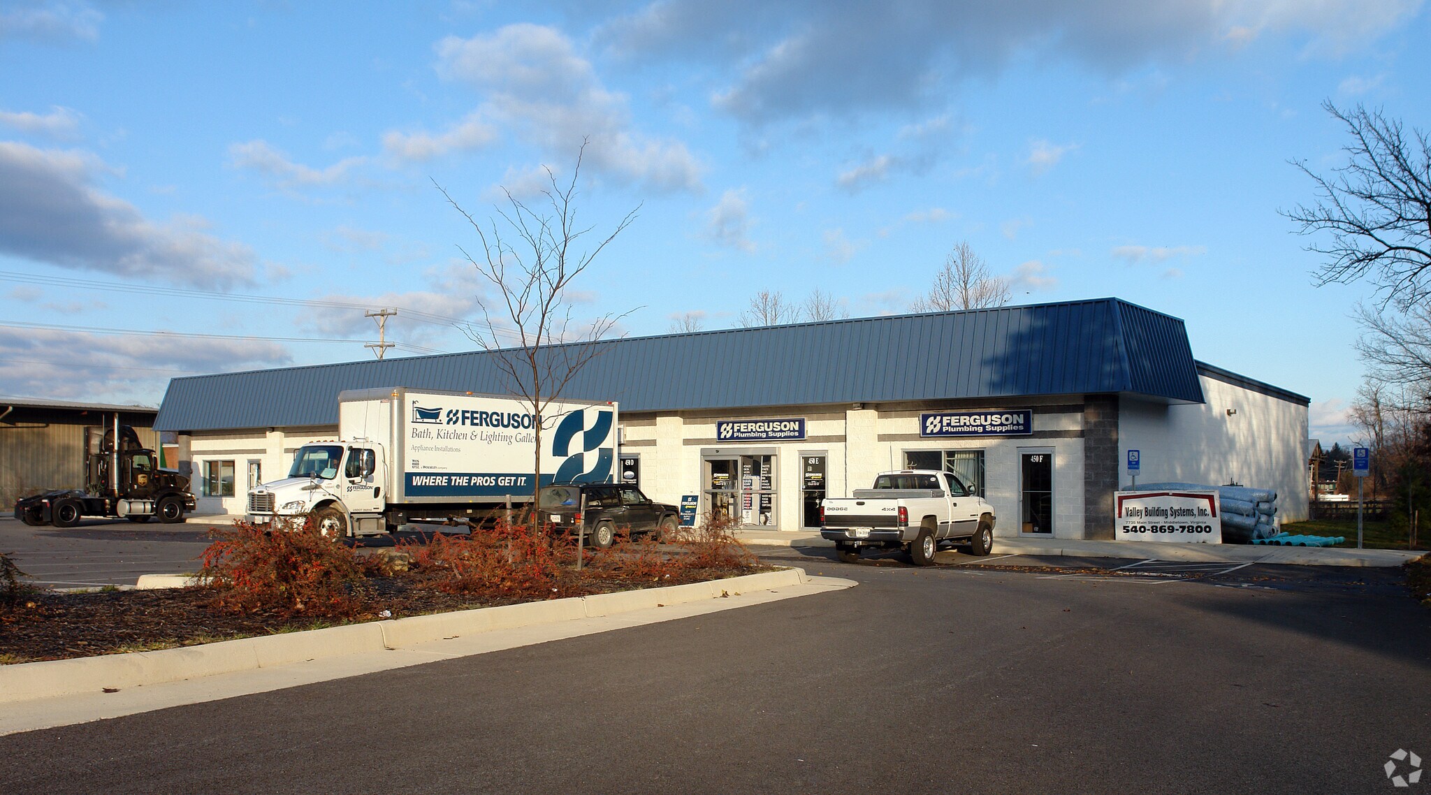 450 S Commerce Ave, Front Royal, VA à louer Photo principale– Image 1 sur 5