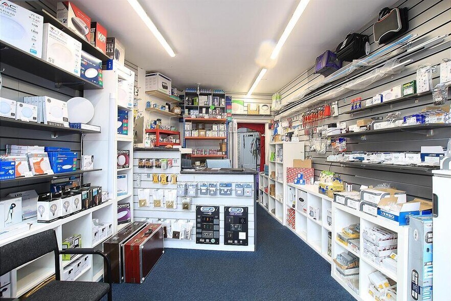 20A Spring Grove Rd, Hounslow à vendre - Photo principale – Image 2 sur 12