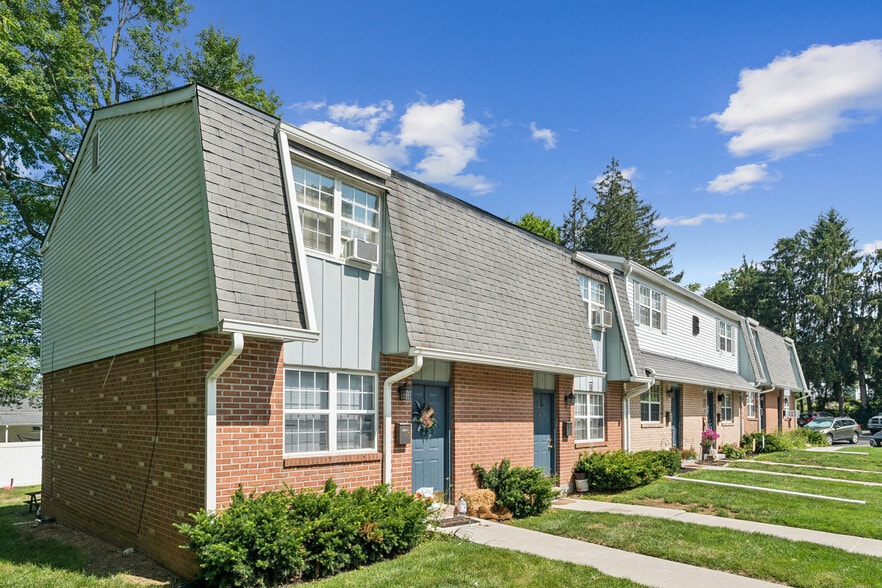 305 S Warminster Rd, Hatboro, PA à vendre - Photo de l’immeuble – Image 1 sur 10