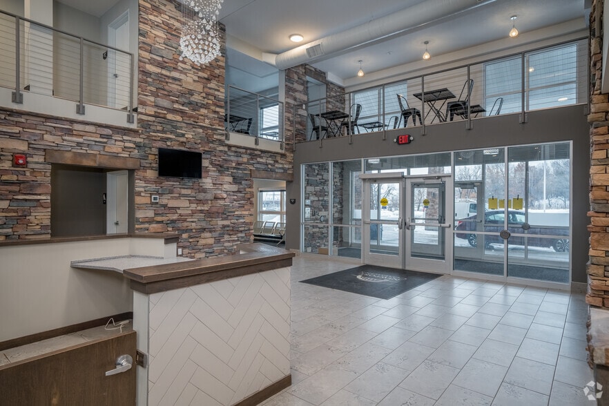 2300 Hastings Ave, Newport, MN à louer - Photo intérieure – Image 3 sur 37
