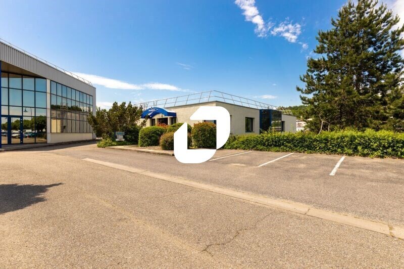 Bureau dans Saint-Genis-Laval à louer - Photo de l’immeuble – Image 2 sur 7