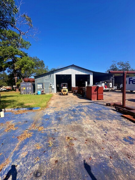 215 E College St, Pleasanton, TX à vendre - Photo de l’immeuble – Image 2 sur 9