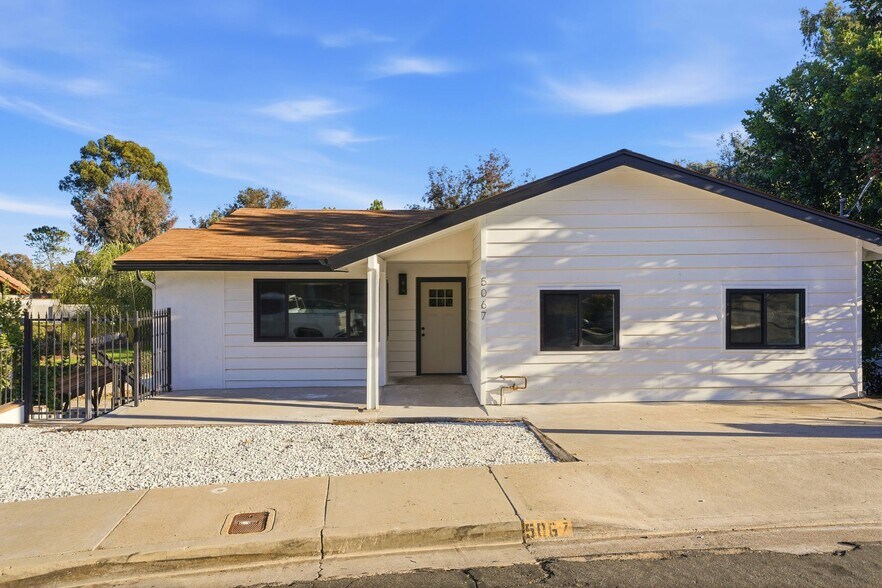 5067 Alumni Pl, San Diego, CA à vendre - Photo de l’immeuble – Image 3 sur 51