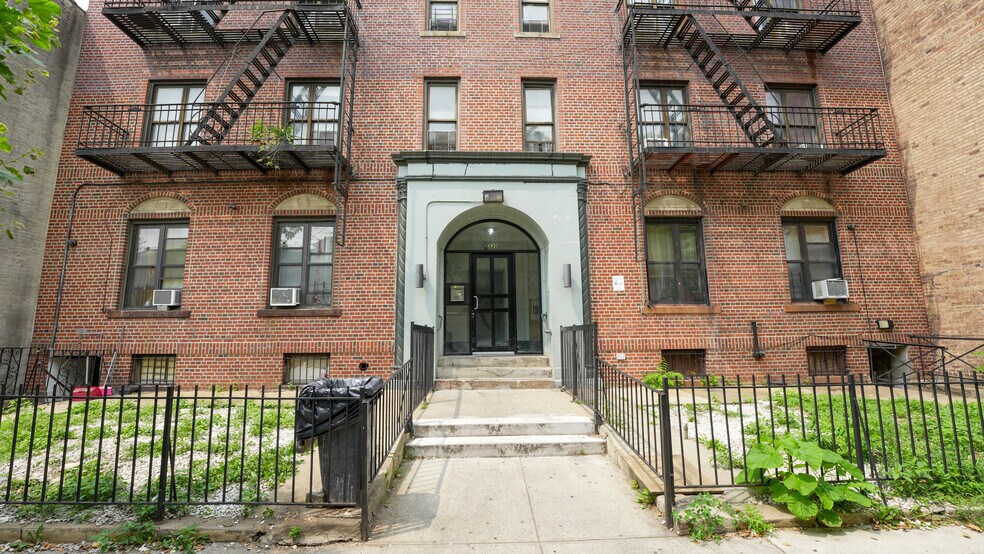 330 E 22nd St, Brooklyn, NY à vendre - Photo de l’immeuble – Image 2 sur 28