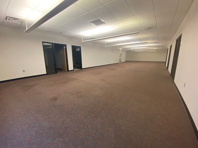 2143 E Primrose St, Springfield, MO à louer - Photo de l’immeuble – Image 3 sur 12