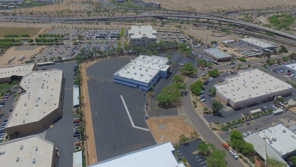 323 S Bracken Ln, Chandler, AZ à louer - Photo de l’immeuble – Image 1 sur 10