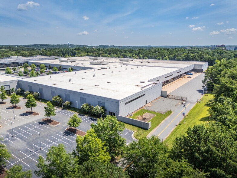 7345 IBM Dr, Charlotte, NC à louer - Photo de l’immeuble – Image 3 sur 7