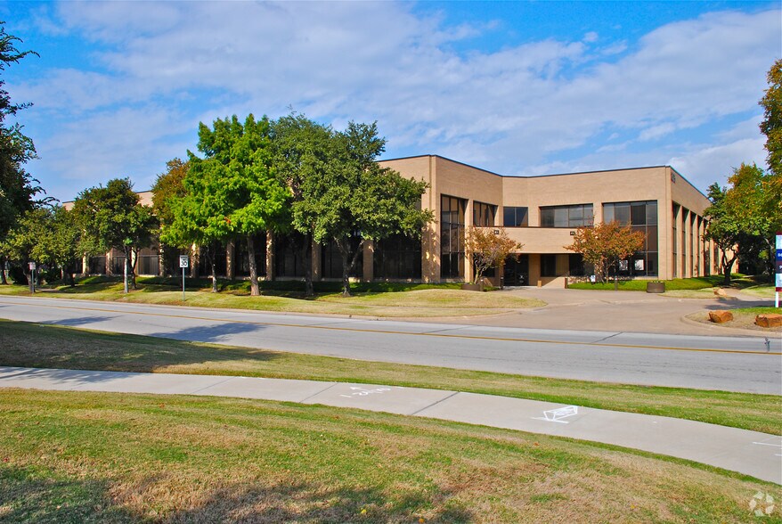 8615 Freeport Pky, Irving, TX à louer - Photo de l’immeuble – Image 2 sur 10