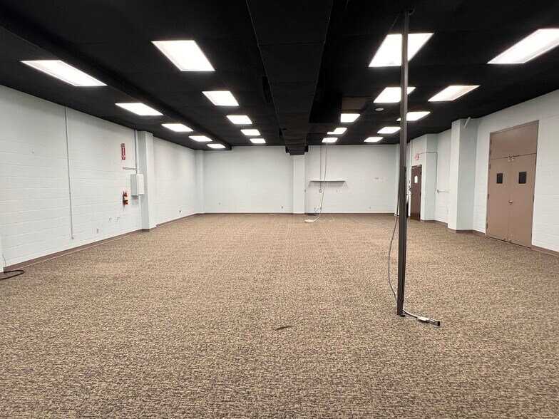 211 W 3rd St, Taylor, TX à louer - Photo de l’immeuble – Image 3 sur 11