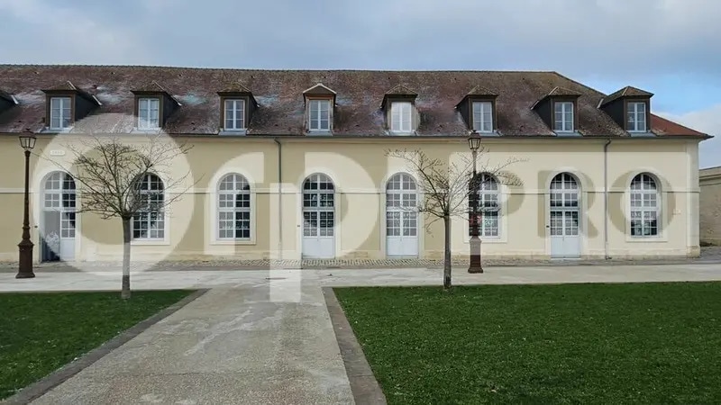 Local commercial dans Compiègne à louer - Photo de l’immeuble – Image 2 sur 3