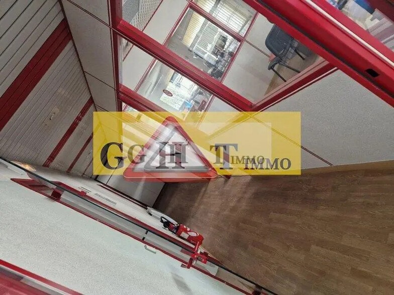 Industriel/Logistique dans Combs-la-Ville à vendre - Photo de l’immeuble – Image 2 sur 7