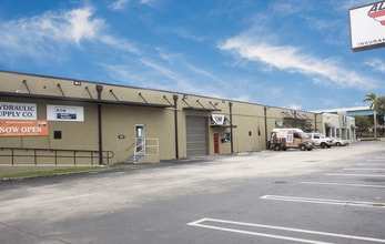 7200-7206 NW 25th St, Miami, FL à louer Photo de l’immeuble– Image 1 sur 1