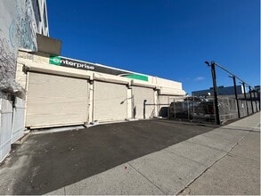 3609-3615 Queens Blvd, Long Island City, NY à louer Photo de l’immeuble– Image 1 sur 7
