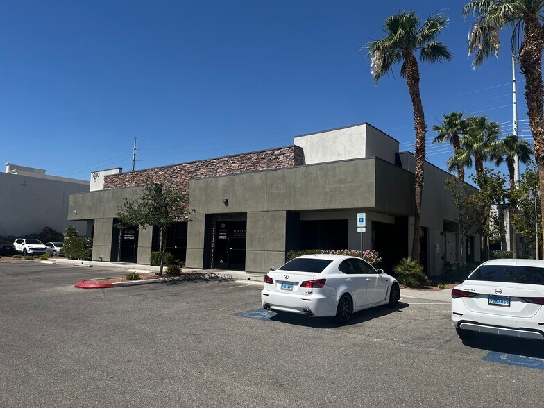 6030 S Rainbow Blvd, Las Vegas, NV à louer - Photo de l’immeuble – Image 3 sur 33