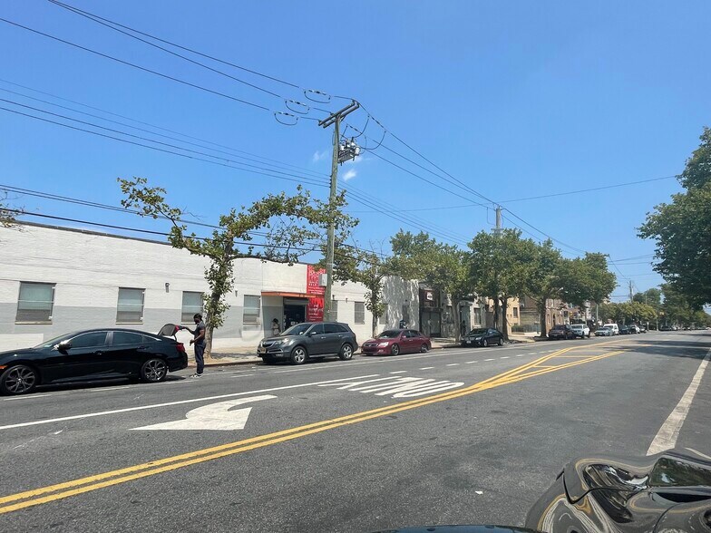815 Burke Ave, Bronx, NY à vendre - Photo de l’immeuble – Image 2 sur 3