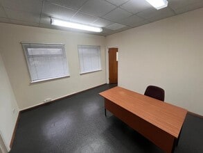 136B Commercial Rd, Paddock Wood à louer Photo intérieure– Image 1 sur 2