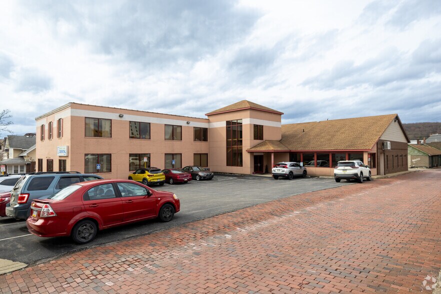 222 W Cunningham St, Butler, PA à louer - Photo principale – Image 1 sur 5