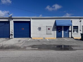 511-545 NE 32nd St, Oakland Park, FL à louer Photo de l’immeuble– Image 1 sur 6