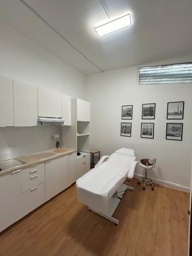 Immeuble residentiel dans Paris à vendre - Photo intérieure – Image 2 sur 4