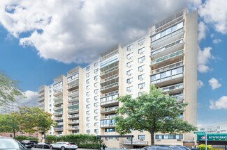 Plus de détails pour 8708 Justice Ave, Elmhurst, NY - Logement à vendre