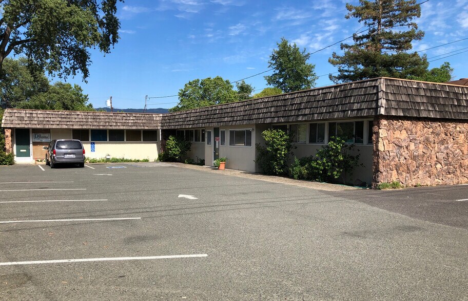 721 S Dora St, Ukiah, CA à vendre - Photo principale – Image 1 sur 22
